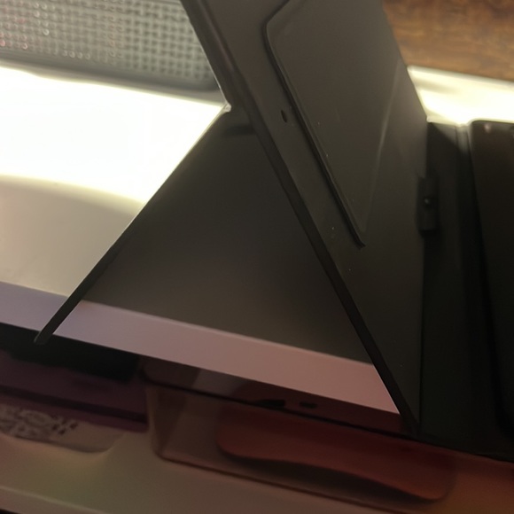 IPad 8th Generation with Keyboard Case and Apple Pencil - Picture 3 of 4